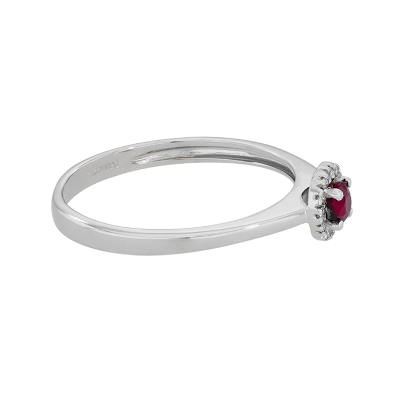 Anillo en oro blanco de 18 Kilates, con rubí central de 0.23 Ct y decoración en diamantes de 0.06 Ct